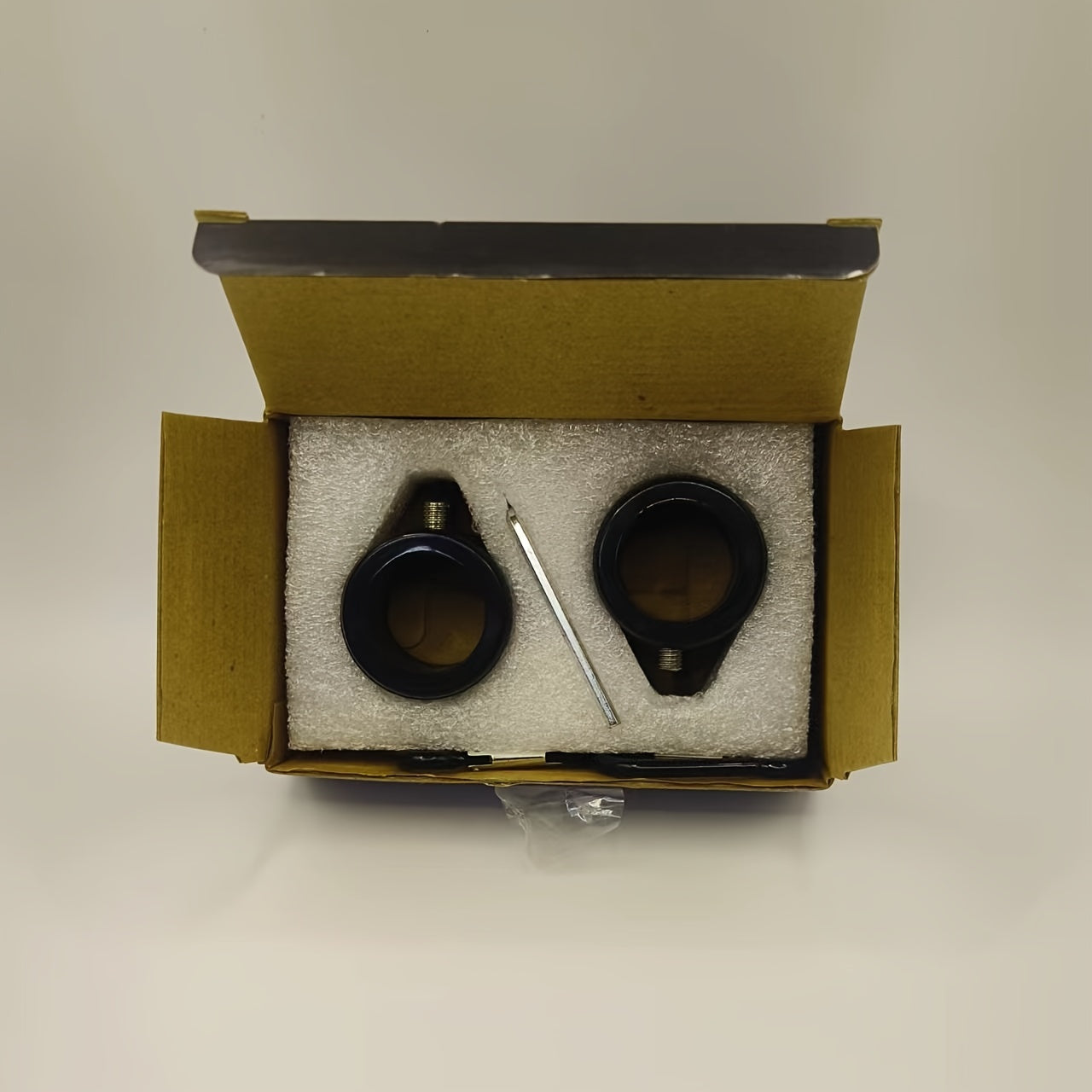 360° Rotating Flagpole Mounting Rings Set with Carabiners - 2 Pack Heavy Duty Metal Flag Pole Clips for 1-Inch Diameter Pole, Anti-Wrap Outdoor Flag Hardware, No Battery or Electricity Needed