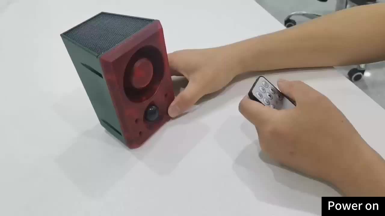 1pc 130dB Solar-Powered Alarm with Motion Detection – Dog Bark & Gunshot Sounds – Remote Controlled Security Alert System for Home, Villa, Yards, Chicken Coops, Farms, Barns